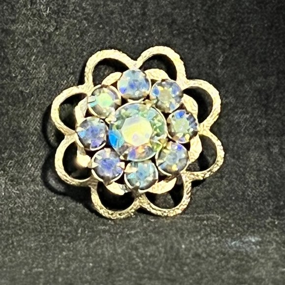 Vintage Pair Of Gold Tone Aurora Borealis Rhinestone Flower Brooches (3409) - Picture 4 of 9